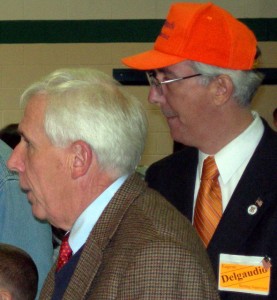 Frank Wolf trains Eugene Delgaudio (Sterlingfest, 2006)